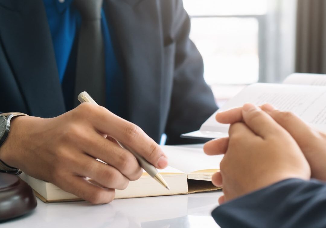 agent talking to client